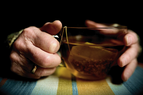 如何選擇老人看護(hù)監(jiān)視器？